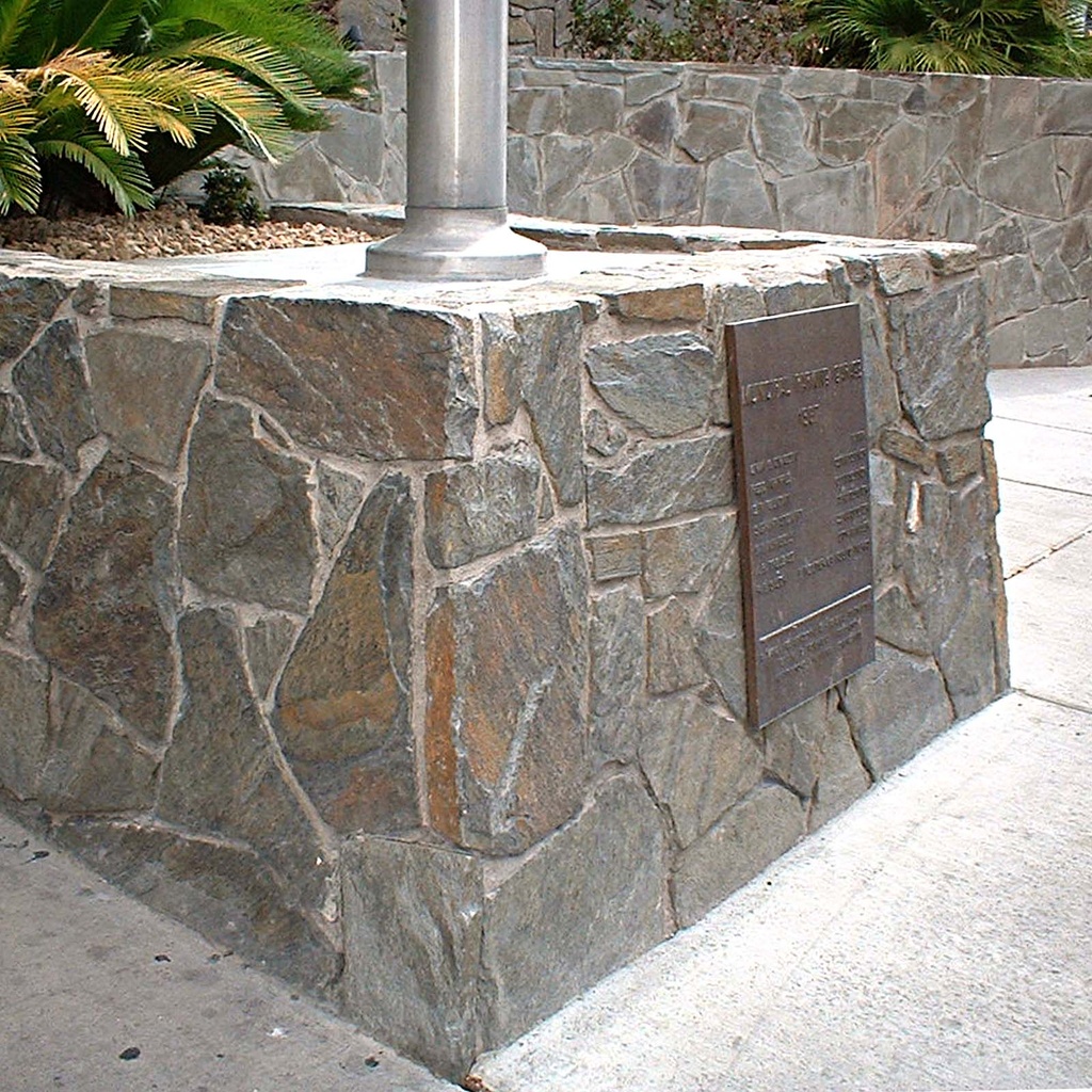 Storm Mountain 2-3" Patio monument