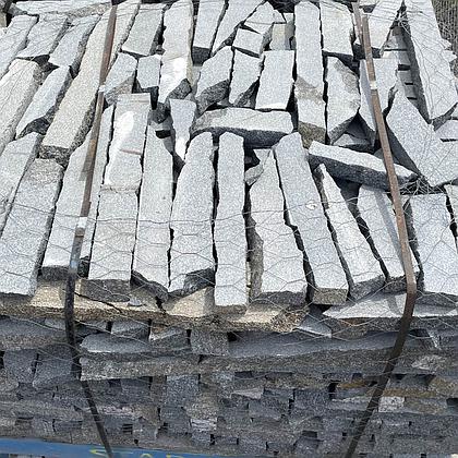 [SAWMA1455] DNU-Mountain Ash Granite Sawed Strip