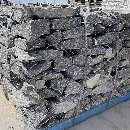 [GRMA1070] Mountain Ash Granite Blocky Drystack
